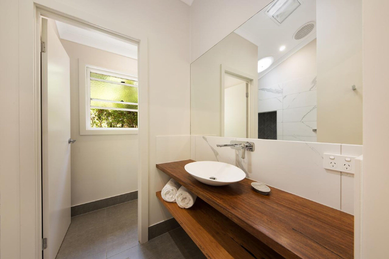 Bathroom 5, Clouds Montville, Maroochy