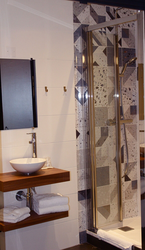 Bathroom 4, Hotel Le Forum, Haute-Corse