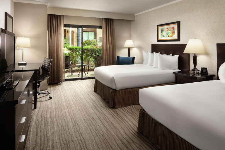 Bedroom 3, DoubleTree by Hilton Claremont, Los Angeles