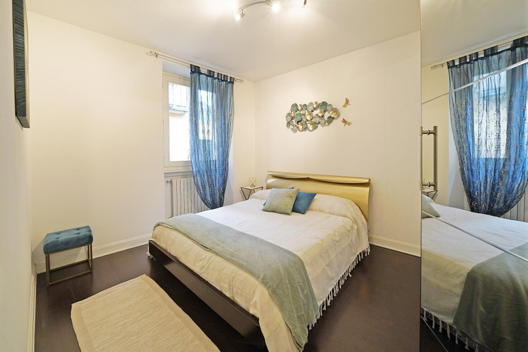 Bedroom 5, Downtown Apartment in Salò, Brescia
