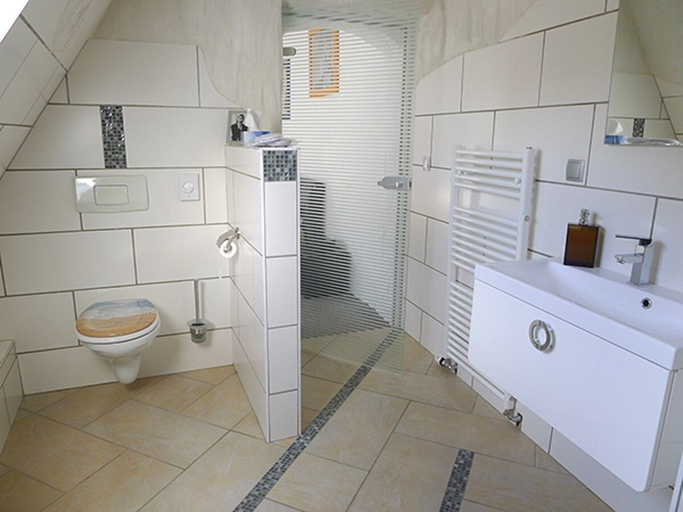 Bathroom 3, Hotel Karthaeuser Hof, Main-Taunus-Kreis
