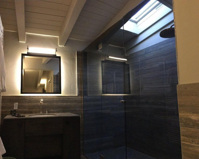 Bathroom 4, Podere Castel Merlo Resort, Bergamo