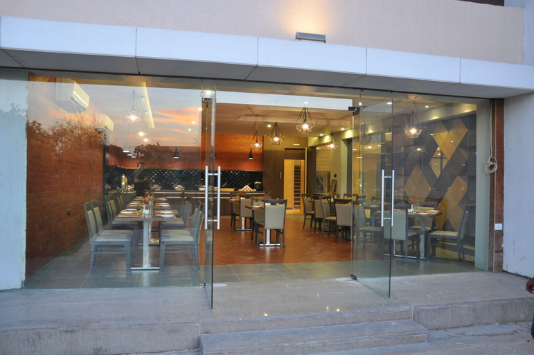 Exterior & Views 2, Pride Biznotel Manjusar, Vadodara