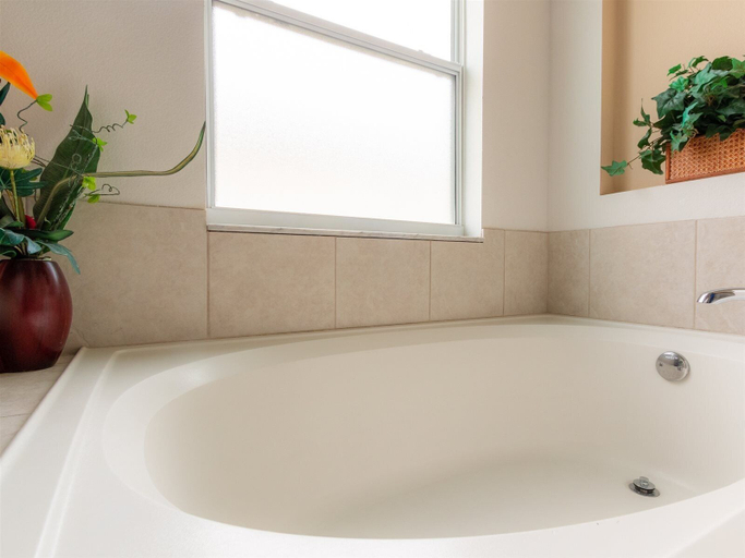 Bathroom 4, 4 Bed 428, Polk