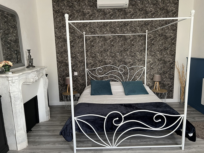 Bedroom 2, Chambres des Coteaux, Indre-et-Loire