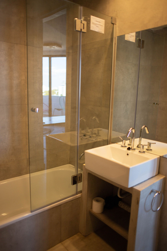 Bathroom 4, Days Inn by Wyndham Devoto, Distrito Federal