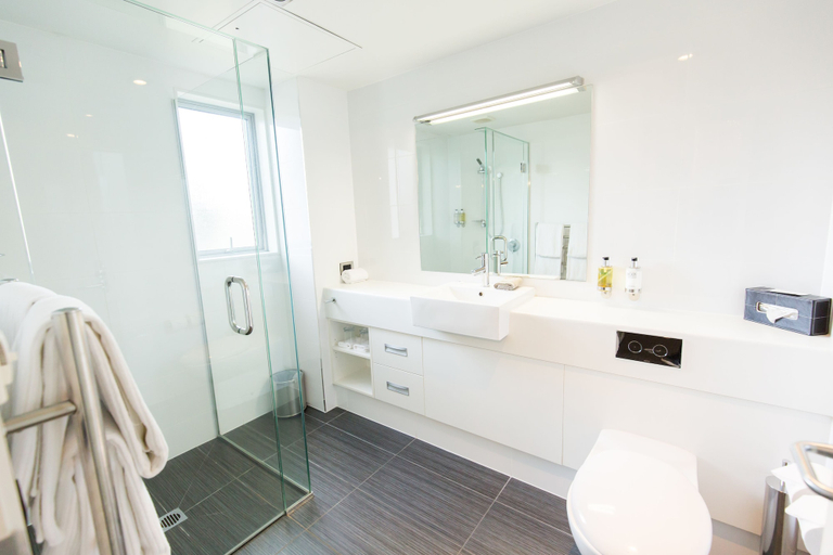 Bathroom 5, Airport Gateway Christchurch, Christchurch