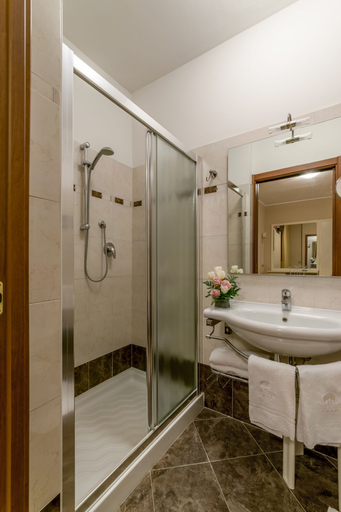 Bathroom 5, Hotel Tre Torri, Modena