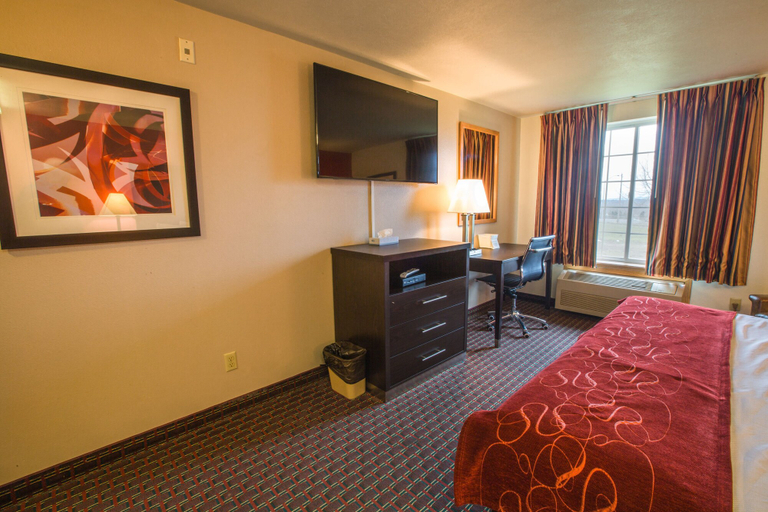 Bedroom 4, Bridgeway Inn & Suites Portland Airport, Multnomah