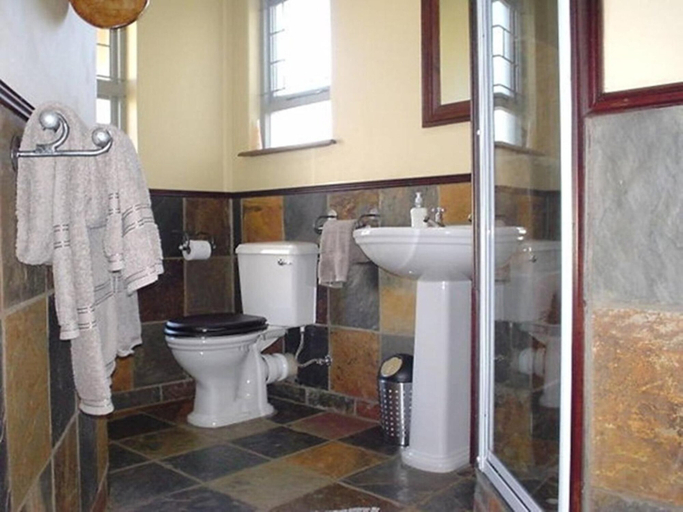 Bathroom 5, Burrough place, Eden