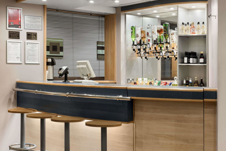 Food & Drinks 5, Days Inn by Wyndham Donington A50, Derbyshire