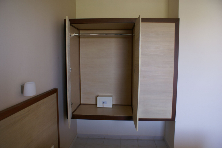 Bathroom 4, Golden Sun, South Aegean