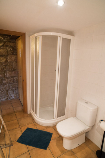 Bathroom 5, Urbi Apartments, Barcelona