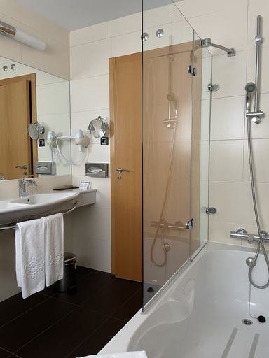 Bathroom 5, Parador de Puebla de Sanabria, Zamora