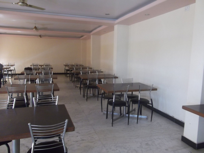Food & Drinks, Hotel Oasis, Pune