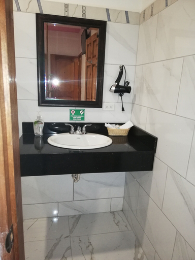 Bathroom 3, Hotel Casa Blanca, Managua