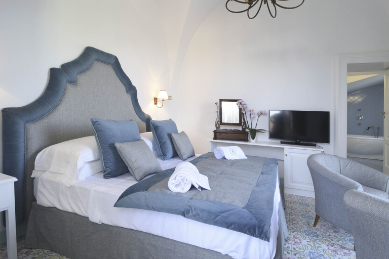 Bedroom 2, Palazzo Confalone, Salerno