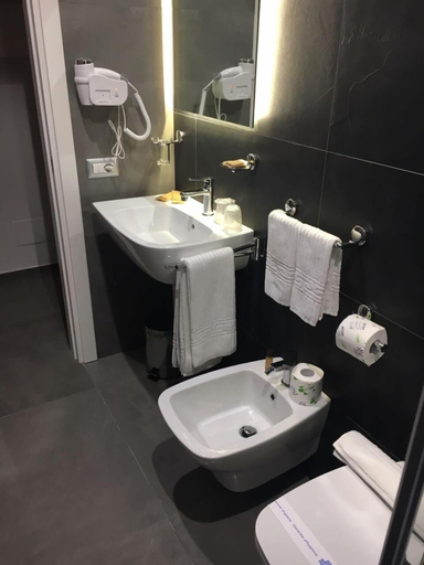 Bathroom 4, La Sosta Motel, Matera