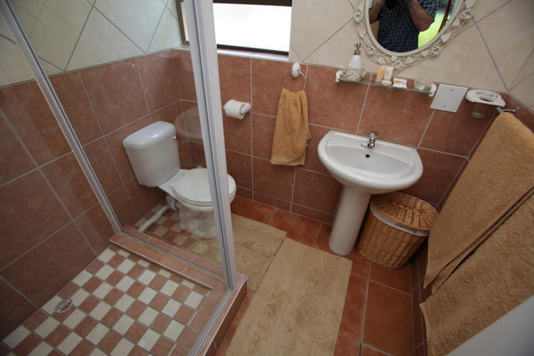 Bathroom 3, Rose Petals Guest House, Buffalo City