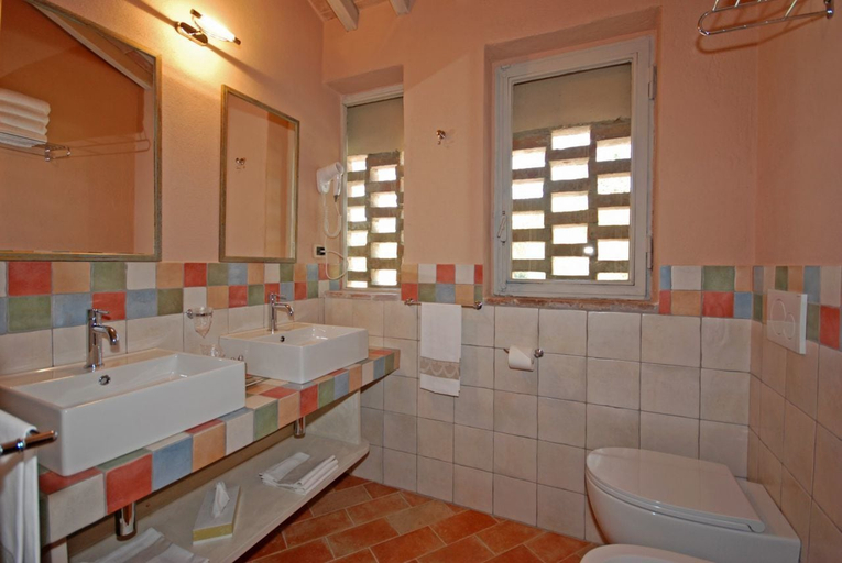 Bathroom 5, Molino di Foci, Siena