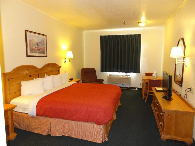 Bedroom 4, Motel 6 Portland, IN, Jay