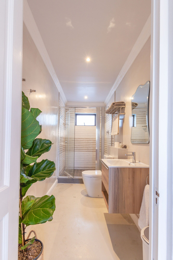 Bathroom 5, Chateau de Marine, Overberg