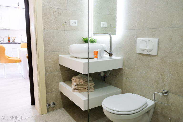 Bathroom 5, Apartments Eneida