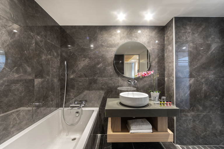 Bathroom 5, Limanaki Beach Hotel