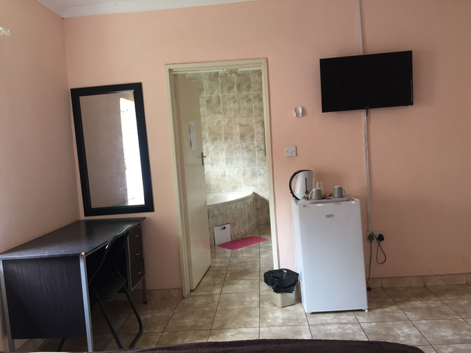 Others 4, Plateau Guest House, Chobe