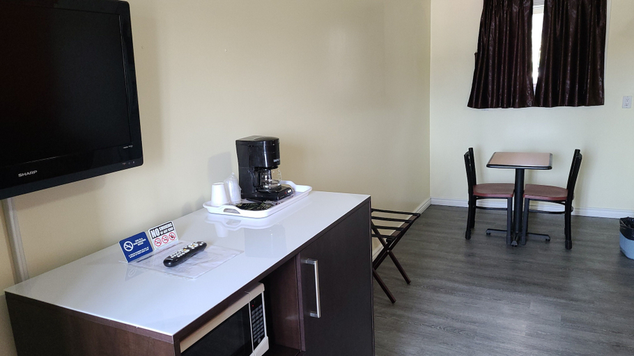 Others 5, Norvic Motel, Greater Sudbury