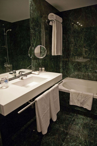 Bathroom 5, Hotel Aravaca Village, Madrid