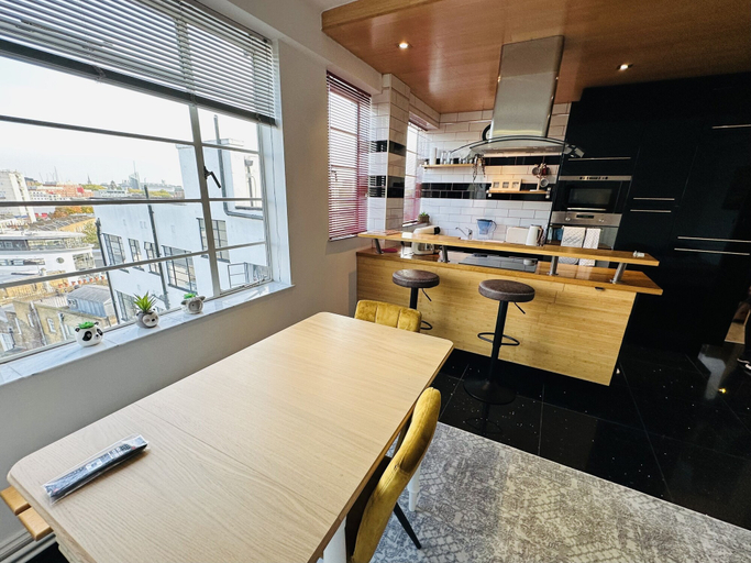 Food & Drinks, Beautiful Quality Apartment in Camden, London