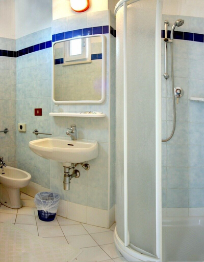 Bathroom 4, Hotel Acquazzurra, Rimini