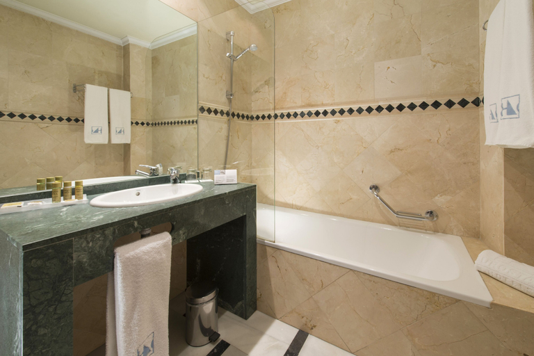 Bathroom 5, Eurostars Maimónides Hotel, Córdoba