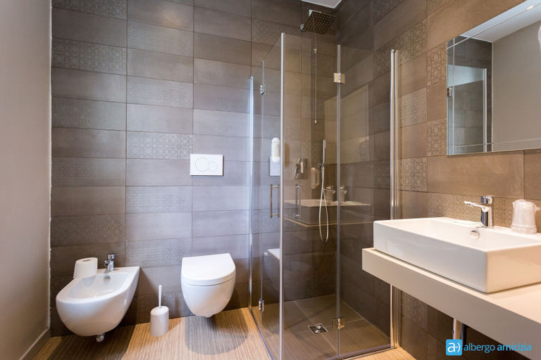 Bathroom 4, Hotel Amicizia Rimini, Rimini