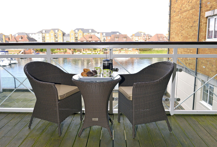 Others 3, Pacific Heights, East Sussex