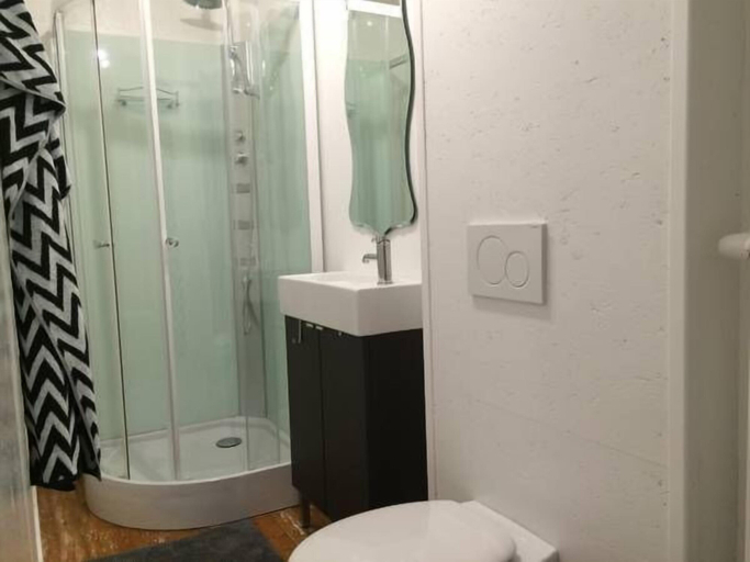 Bathroom 3, Ô Macra, Liège