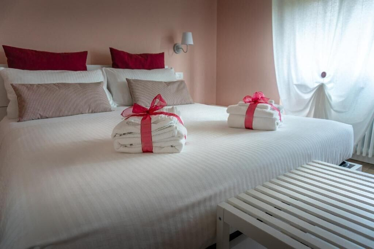 Bedroom 3, La Rosa Tra i Laghi B&B, Novara
