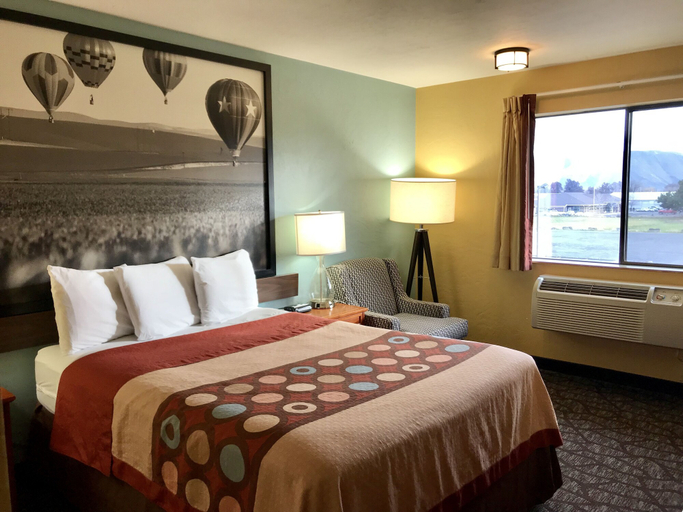 Bedroom 3, Super 8 by Wyndham Union Gap Yakima Area, Yakima