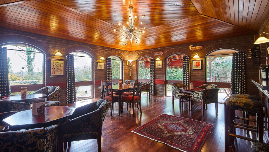 Food & Drinks 4, The Cedar Lodge Hotel and Restaurant