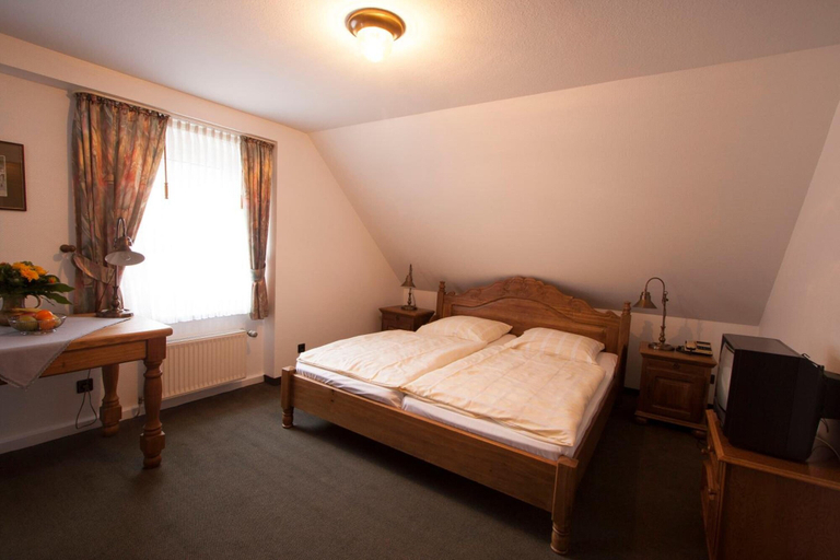 Bedroom 4, Hotel Alt Westerholt, Recklinghausen