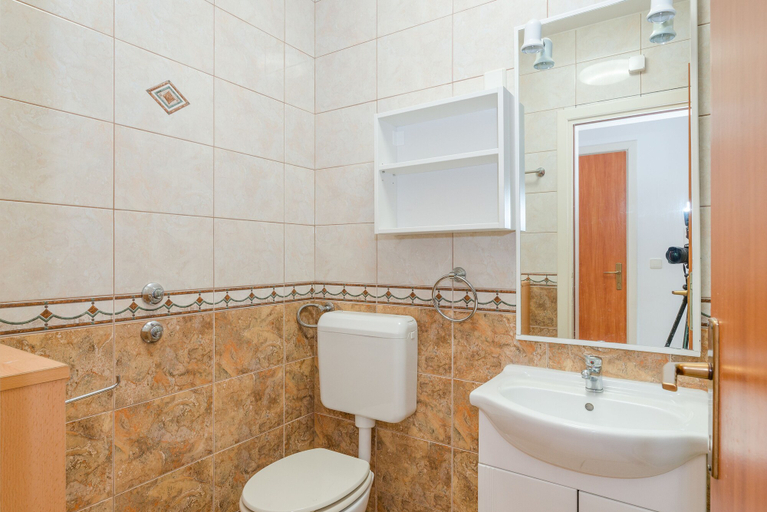 Bathroom 3, Apartments Partelj, Vir