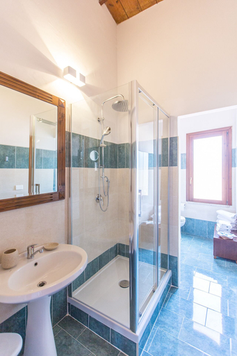 Bathroom 4, Hotel La Piazzetta, Trapani