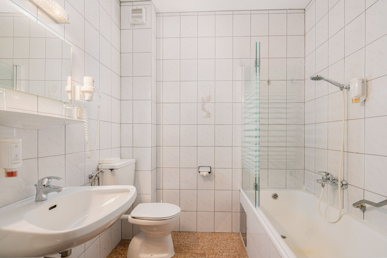 Bathroom 4, Ferienhotel Knollhof, Liezen