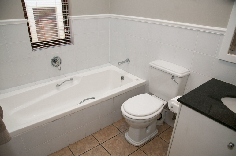 Bathroom 4, Villa 14, Eden