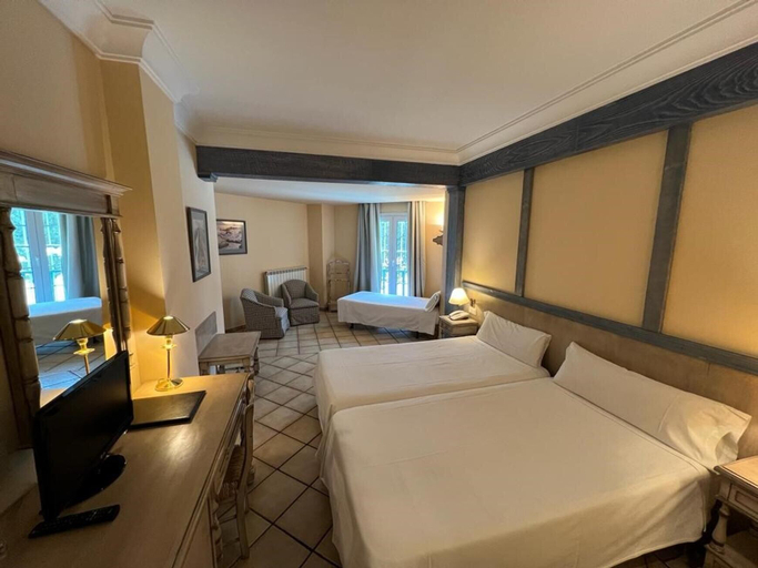 Bedroom 4, The Mountains Hotel, Granada