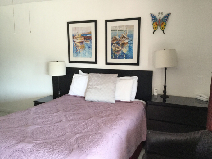Bedroom 3, Breakaway Inn, Broward