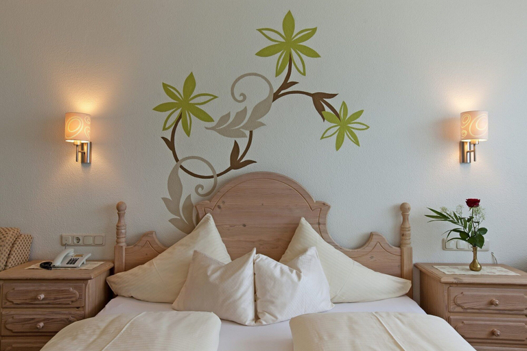 Bedroom 2, Hotel Stern, Reutte