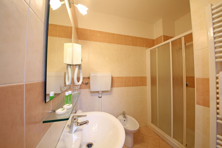 Bathroom, Hotel Il Granaio, Mantua