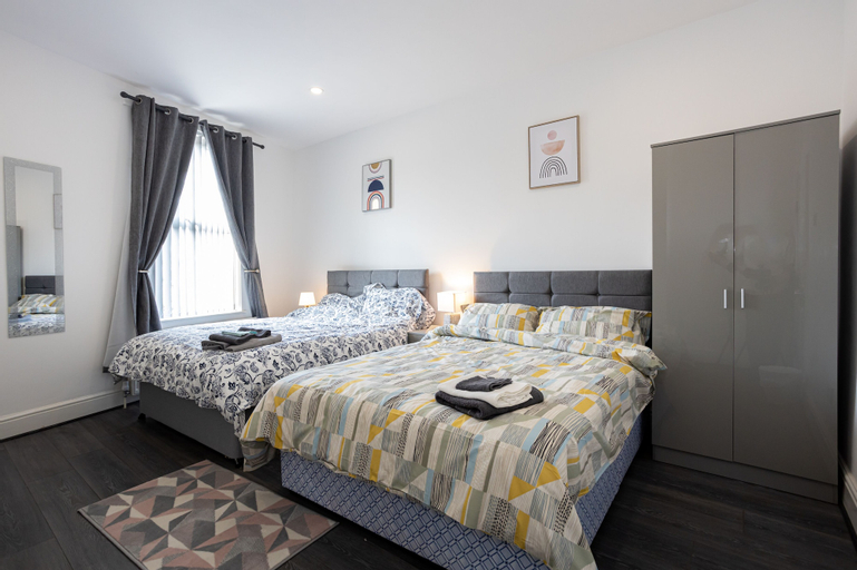 TCO Luxury House, Sefton